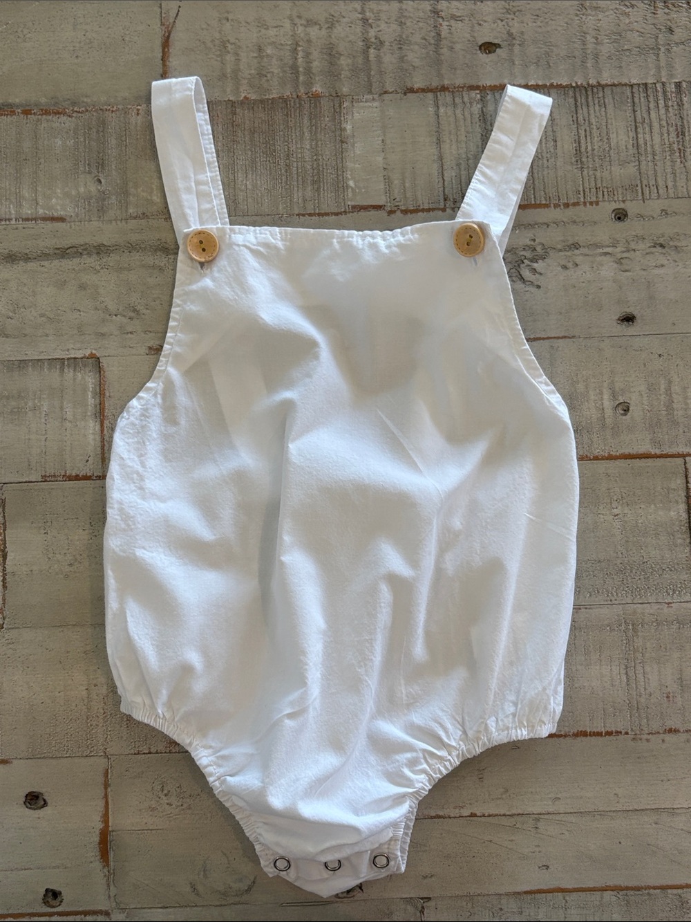 Chuyg White Baby Romper with Button Straps